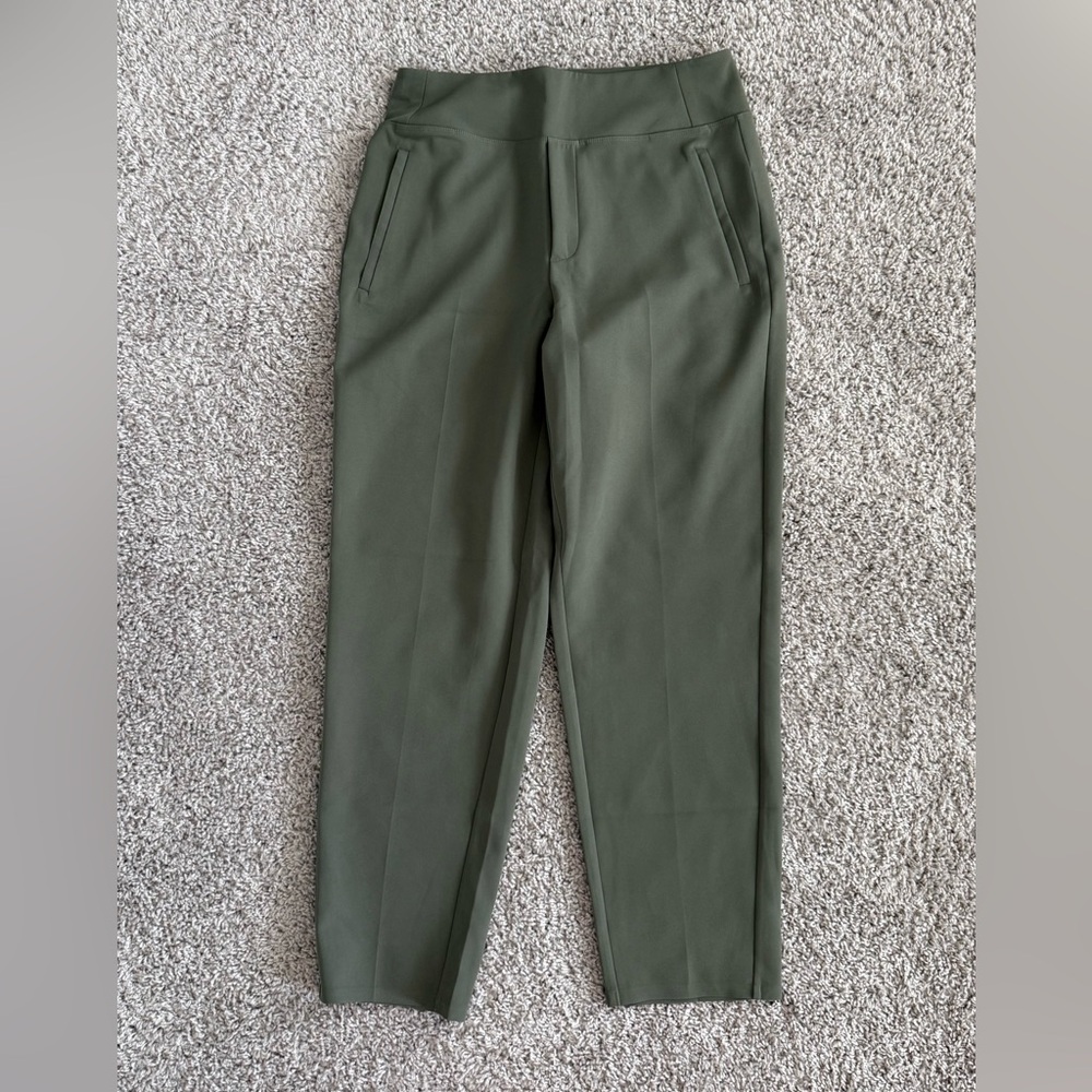 NWOT Athleta - women’s Endless high rise pants in aspen olive - size 8